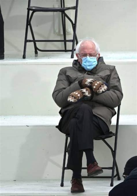 bernie sanders gloves pic.